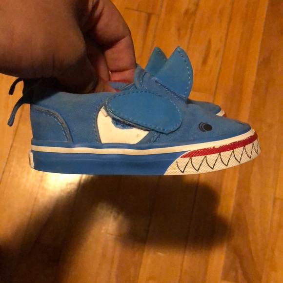 Shark Vans - Picture 4 of 4